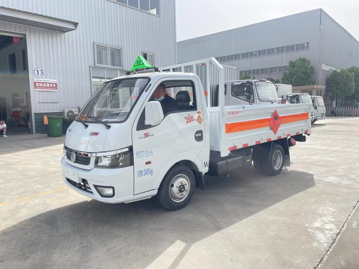 東風(fēng)途逸汽油版3米氣瓶運(yùn)輸車