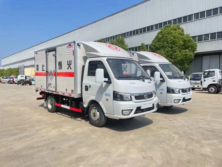 小型危險廢物運輸車/廢機(jī)油運輸車