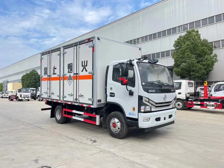 東風(fēng)5噸廢礦物油運輸車