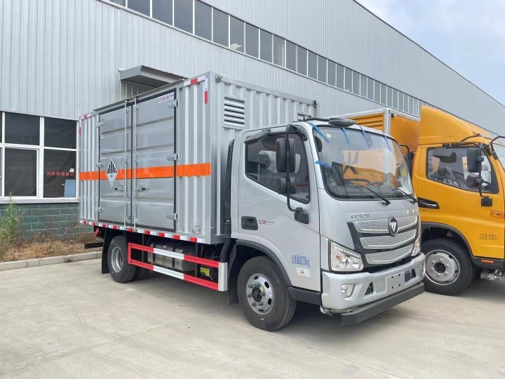 福田歐馬可4噸廢機(jī)油運輸車